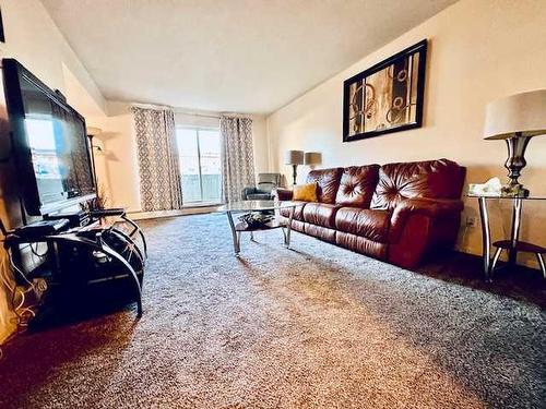 005-13 Clearwater Crescent, Fort Mcmurray, AB - Indoor Photo Showing Living Room