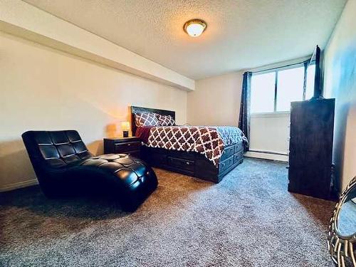 005-13 Clearwater Crescent, Fort Mcmurray, AB - Indoor Photo Showing Bedroom