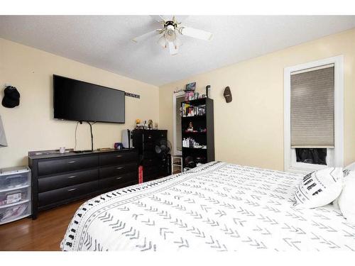 25 Fitzgerald Avenue, Fort Mcmurray, AB - Indoor Photo Showing Bedroom