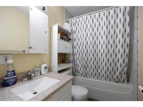 25 Fitzgerald Avenue, Fort Mcmurray, AB - Indoor Photo Showing Bathroom