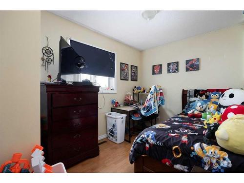 25 Fitzgerald Avenue, Fort Mcmurray, AB - Indoor Photo Showing Bedroom