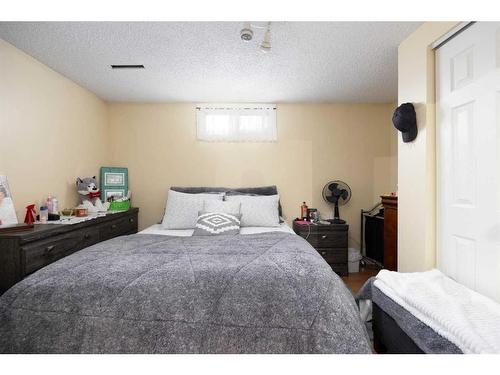 25 Fitzgerald Avenue, Fort Mcmurray, AB - Indoor Photo Showing Bedroom