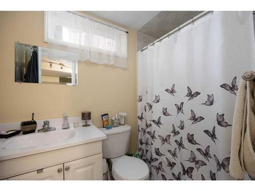 25 Fitzgerald Avenue, Fort Mcmurray, AB - Indoor Photo Showing Bathroom