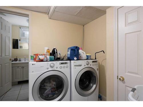 25 Fitzgerald Avenue, Fort Mcmurray, AB - Indoor Photo Showing Laundry Room