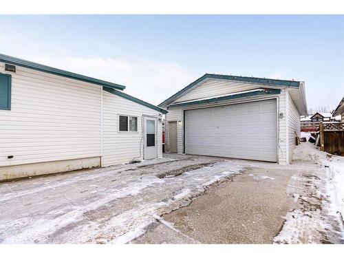 25 Fitzgerald Avenue, Fort Mcmurray, AB - Outdoor With Exterior