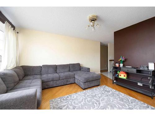 25 Fitzgerald Avenue, Fort Mcmurray, AB - Indoor Photo Showing Living Room