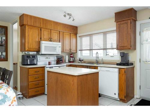 25 Fitzgerald Avenue, Fort Mcmurray, AB - Indoor Photo Showing Kitchen