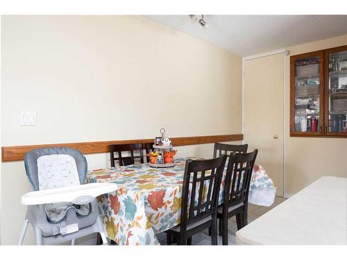 25 Fitzgerald Avenue, Fort Mcmurray, AB - Indoor Photo Showing Dining Room