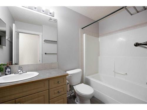 161 Robinson Lane, Fort Mcmurray, AB - Indoor Photo Showing Bathroom