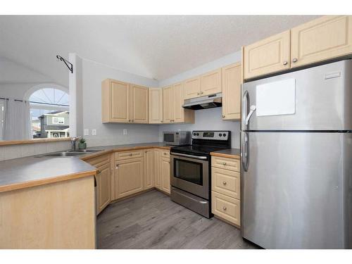 161 Robinson Lane, Fort Mcmurray, AB - Indoor Photo Showing Kitchen