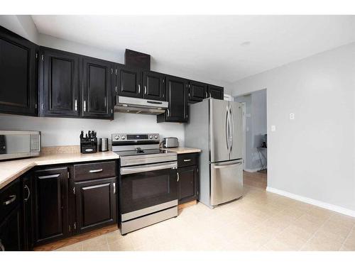 121 Berens Place, Fort Mcmurray, AB - Indoor Photo Showing Kitchen