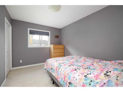 121 Berens Place, Fort Mcmurray, AB - Indoor Photo Showing Bedroom