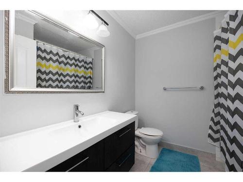 121 Berens Place, Fort Mcmurray, AB - Indoor Photo Showing Bathroom