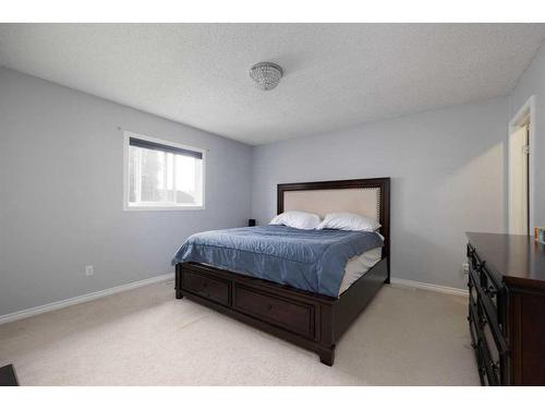 121 Berens Place, Fort Mcmurray, AB - Indoor Photo Showing Bedroom