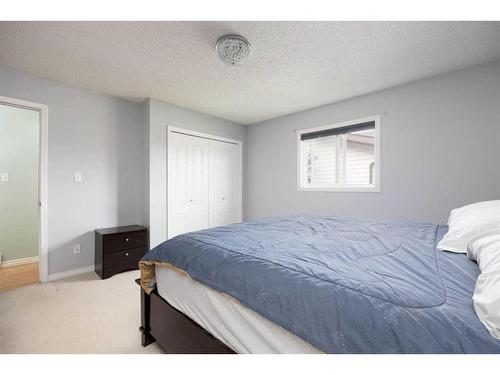 121 Berens Place, Fort Mcmurray, AB - Indoor Photo Showing Bedroom