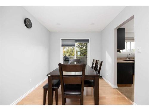 121 Berens Place, Fort Mcmurray, AB - Indoor Photo Showing Dining Room