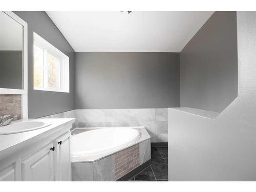 324 Evergreen Road, Rural Athabasca County, AB - Indoor Photo Showing Bathroom