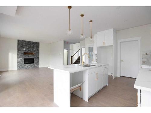 189 Warren Way, Fort Mcmurray, AB - Indoor Photo Showing Kitchen With Upgraded Kitchen