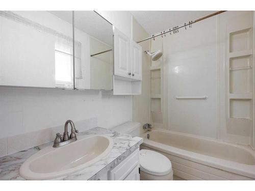 182 Wolverine Drive, Fort Mcmurray, AB - Indoor Photo Showing Bathroom