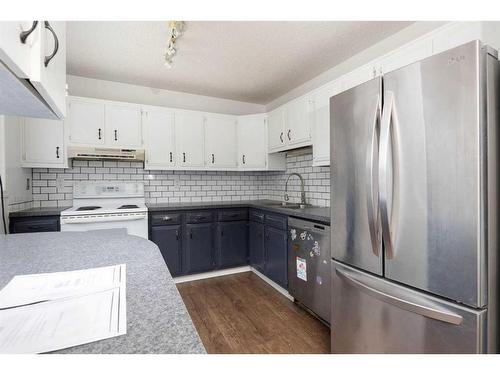 182 Wolverine Drive, Fort Mcmurray, AB - Indoor Photo Showing Kitchen