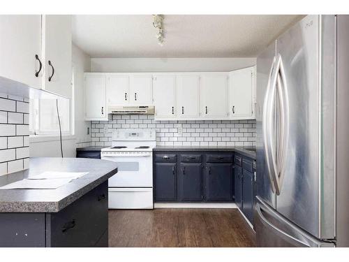 182 Wolverine Drive, Fort Mcmurray, AB - Indoor Photo Showing Kitchen