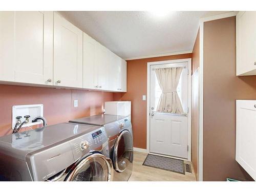 304 Ash Way, Fort Mcmurray, AB - Indoor Photo Showing Laundry Room