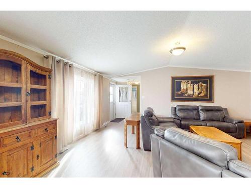 304 Ash Way, Fort Mcmurray, AB - Indoor Photo Showing Living Room