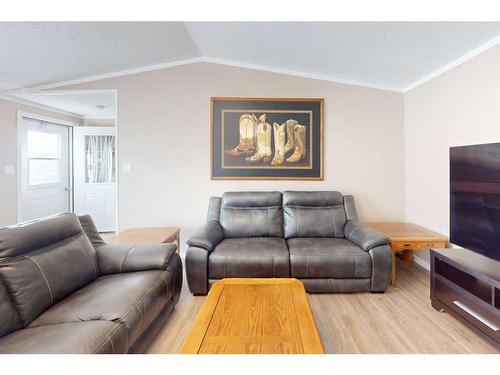 304 Ash Way, Fort Mcmurray, AB - Indoor Photo Showing Living Room