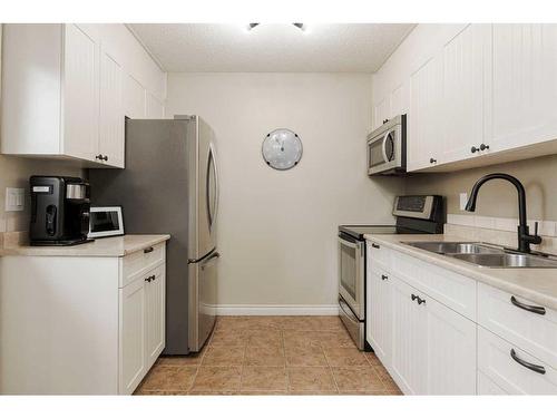 179 Cochrane Crescent, Fort Mcmurray, AB - Indoor Photo Showing Kitchen With Double Sink