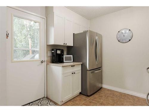 179 Cochrane Crescent, Fort Mcmurray, AB - Indoor Photo Showing Kitchen