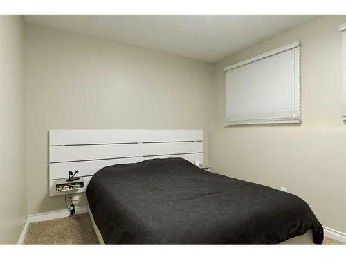 179 Cochrane Crescent, Fort Mcmurray, AB - Indoor Photo Showing Bedroom