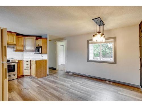 121 Jackpine Way, Fort Mcmurray, AB - Indoor Photo Showing Kitchen