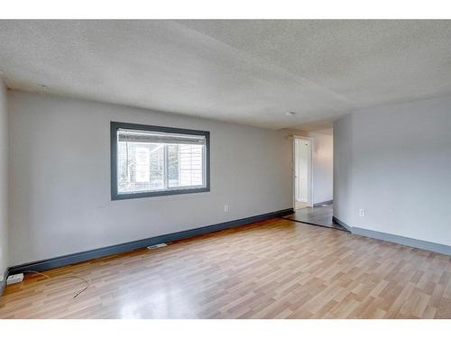 121 Jackpine Way, Fort Mcmurray, AB - Indoor Photo Showing Other Room