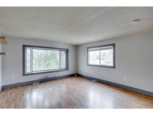 121 Jackpine Way, Fort Mcmurray, AB - Indoor Photo Showing Other Room