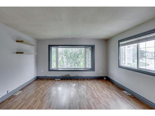 121 Jackpine Way, Fort Mcmurray, AB - Indoor Photo Showing Other Room