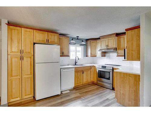 121 Jackpine Way, Fort Mcmurray, AB - Indoor Photo Showing Kitchen