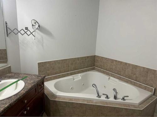 207-290 Plamondon Drive, Fort Mcmurray, AB - Indoor Photo Showing Bathroom