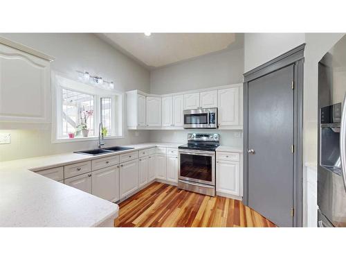 307 Berard Crescent, Fort Mcmurray, AB - Indoor Photo Showing Kitchen With Double Sink