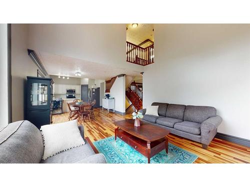 307 Berard Crescent, Fort Mcmurray, AB - Indoor Photo Showing Living Room