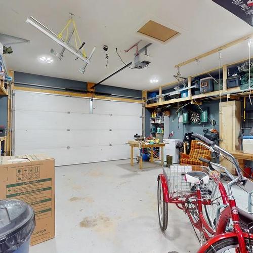 423 Prospect Drive, Fort Mcmurray, AB - Indoor Photo Showing Garage