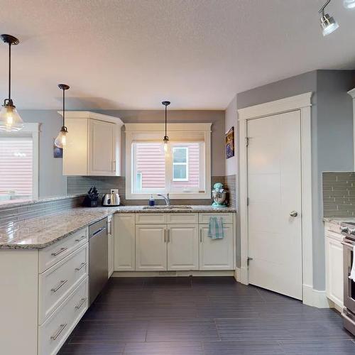 423 Prospect Drive, Fort Mcmurray, AB - Indoor Photo Showing Kitchen