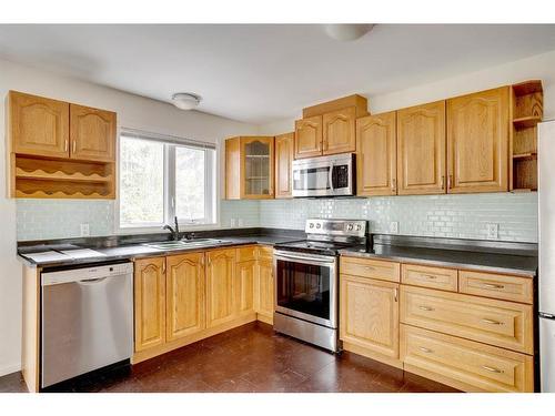 339 Cornwall Drive, Fort Mcmurray, AB - Indoor Photo Showing Kitchen