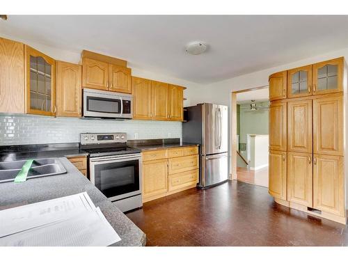 339 Cornwall Drive, Fort Mcmurray, AB - Indoor Photo Showing Kitchen