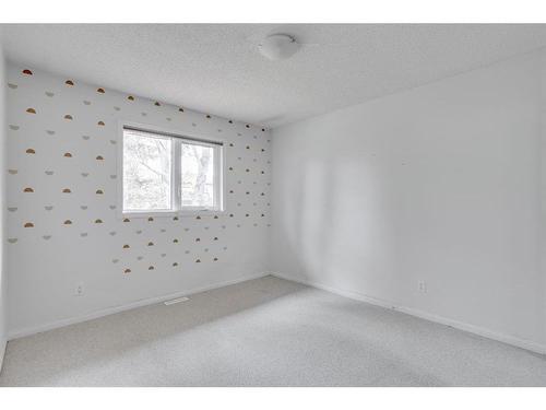 339 Cornwall Drive, Fort Mcmurray, AB - Indoor Photo Showing Other Room