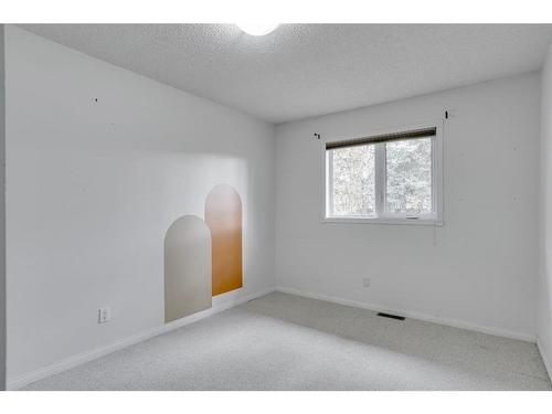 339 Cornwall Drive, Fort Mcmurray, AB - Indoor Photo Showing Other Room