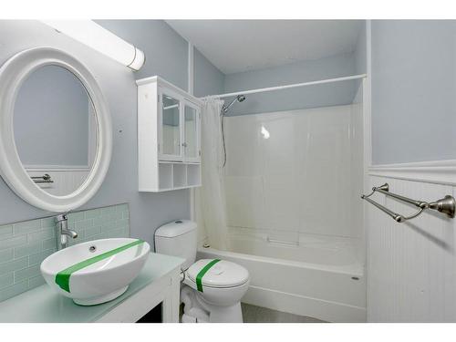 339 Cornwall Drive, Fort Mcmurray, AB - Indoor Photo Showing Bathroom