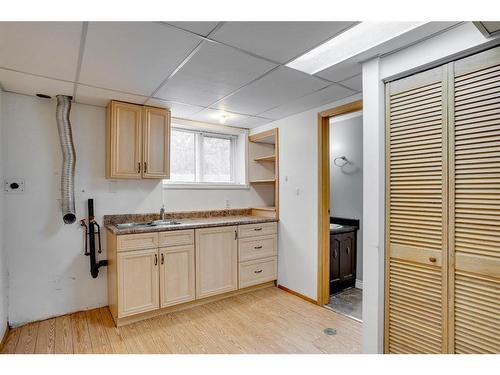 339 Cornwall Drive, Fort Mcmurray, AB - Indoor Photo Showing Kitchen