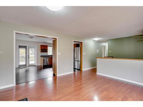 339 Cornwall Drive, Fort Mcmurray, AB - Indoor Photo Showing Living Room