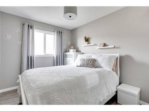 156 Archibald Close, Fort Mcmurray, AB - Indoor Photo Showing Bedroom