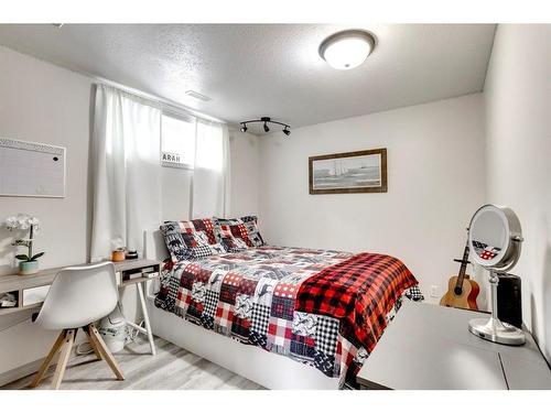 156 Archibald Close, Fort Mcmurray, AB - Indoor Photo Showing Bedroom